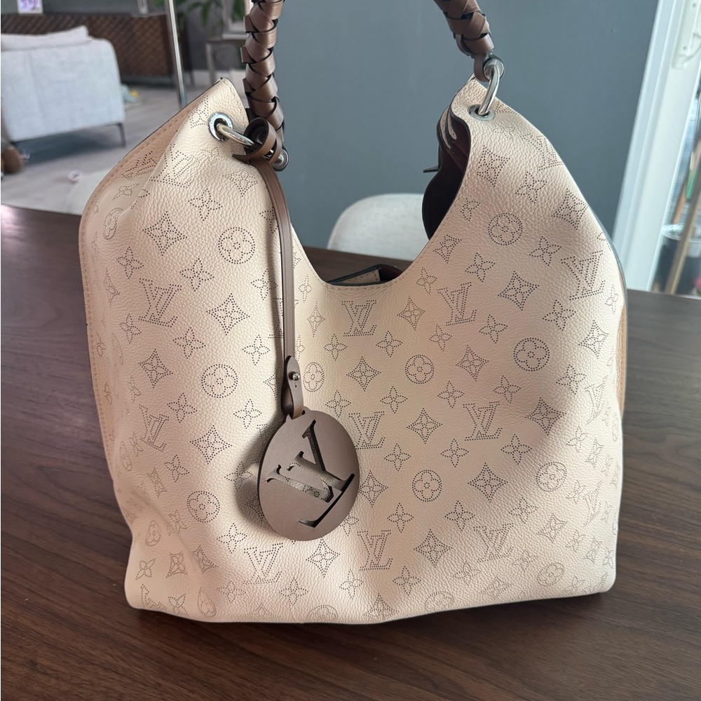 Louis Vuitton Carmel Bag Cream Mahina